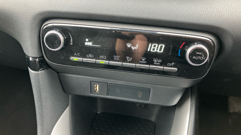 Toyota Yaris 1.5 Hybrid Design 5dr CVT Hybrid Hatchback